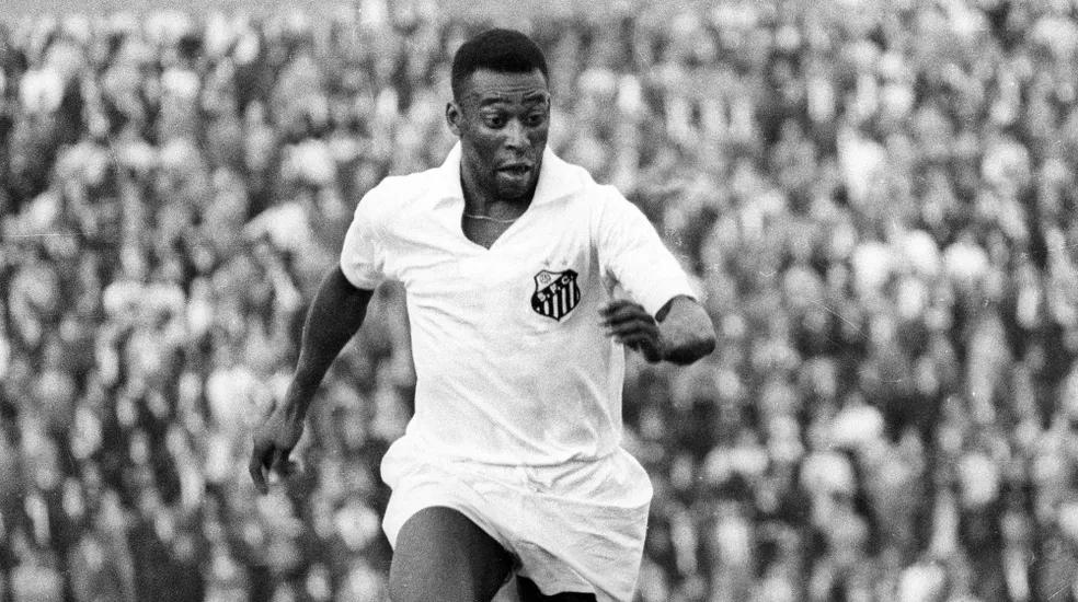 Um mito chamado Pelé. Do Santos para o mundo