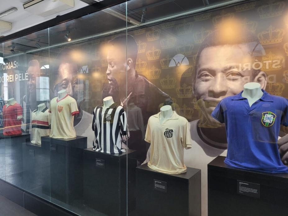 Museu Pelé, em Santos, abre exposição com as camisas com que o Rei desfilou nos gramados